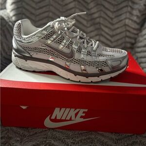 Nike Metallic Silver and Gray Running Shoes